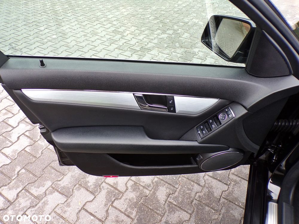 Mercedes-Benz Klasa C 220 CDI 7G-TRONIC Avantgarde Edition - 17