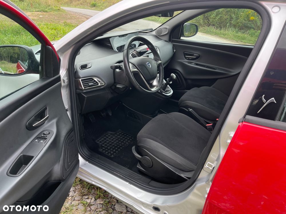 Lancia Ypsilon - 9