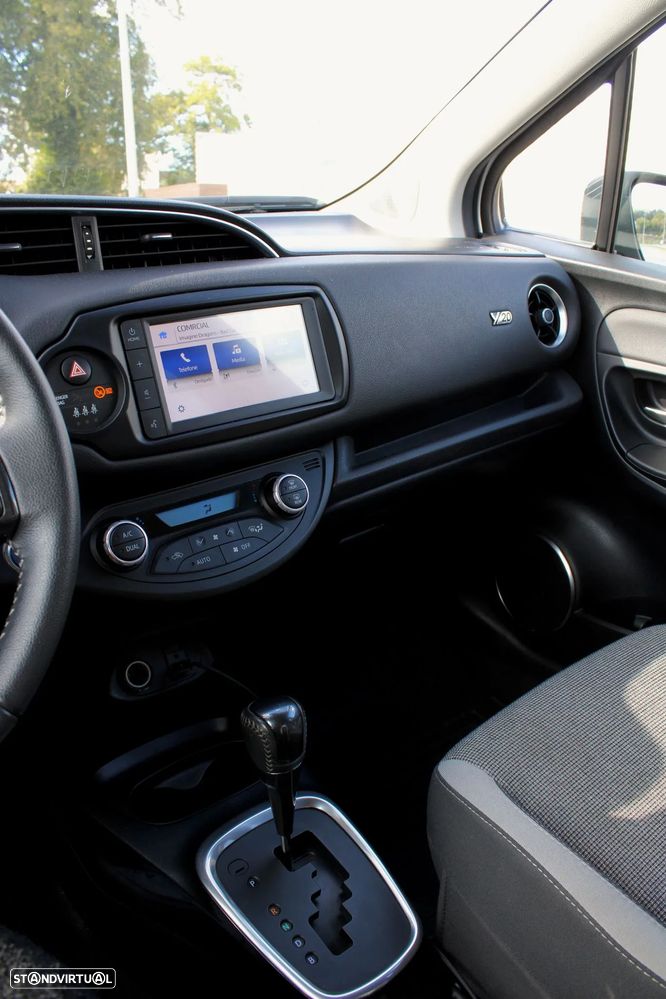 Toyota Yaris 1.5 HSD 20 Anos - 13