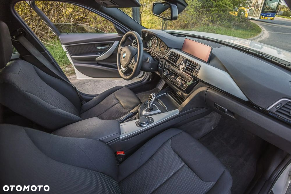 BMW Seria 3 325d Advantage sport - 23