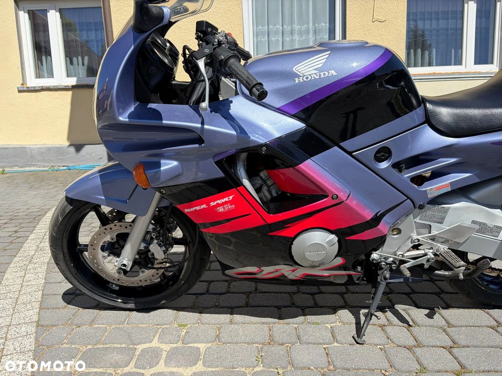 Honda CBR - 11