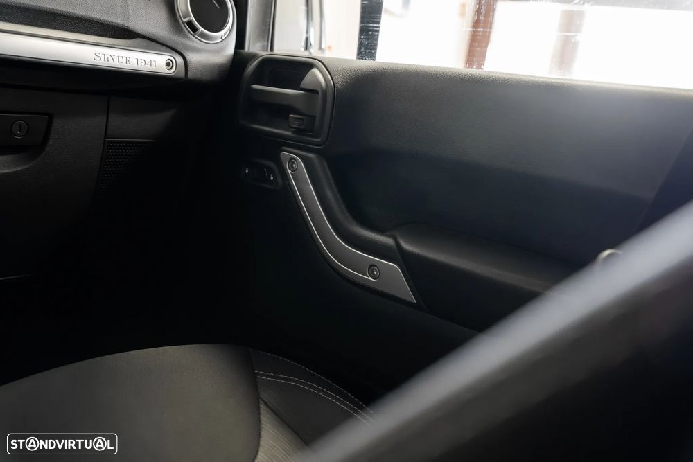 Jeep Wrangler Unlimited 2.8 CRD ATX Sahara Adventure Edition - 13