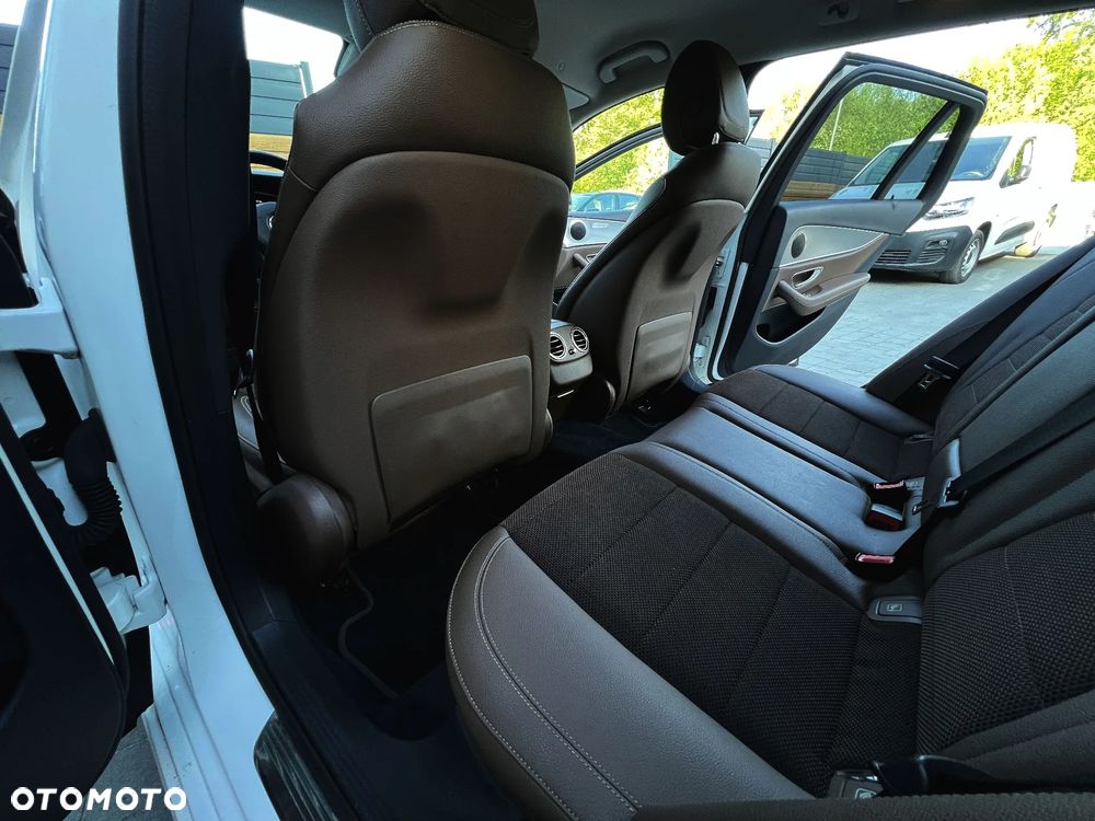 Mercedes-Benz Klasa E 220 d Business Edition 9G-TRONIC - 22