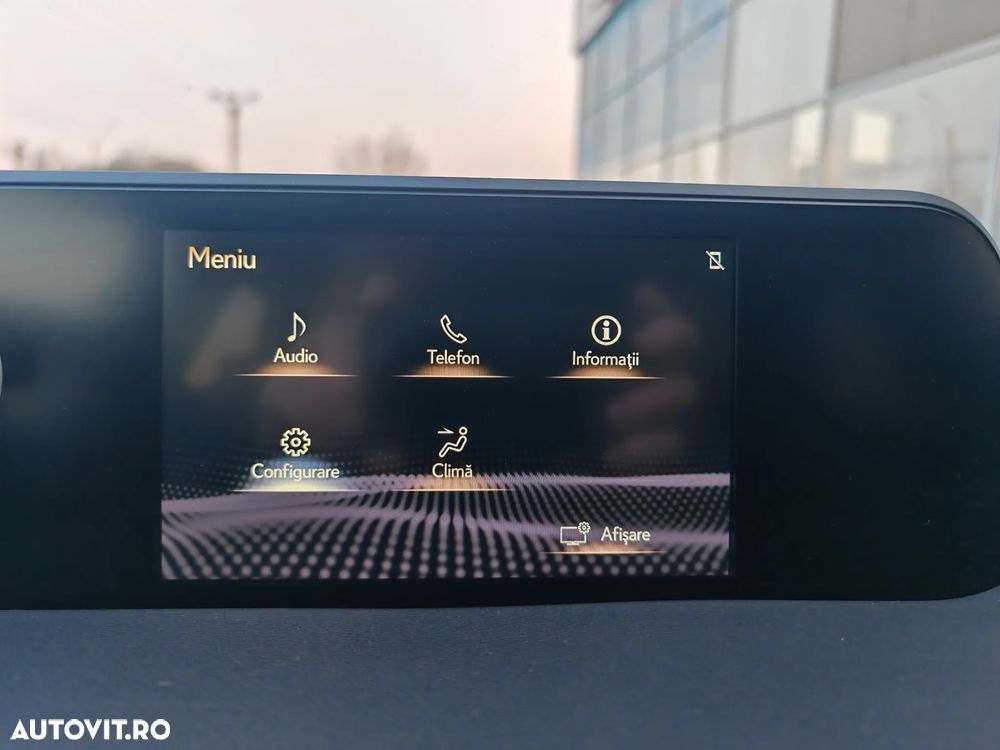 Lexus UX 250h FWD Executive - 27