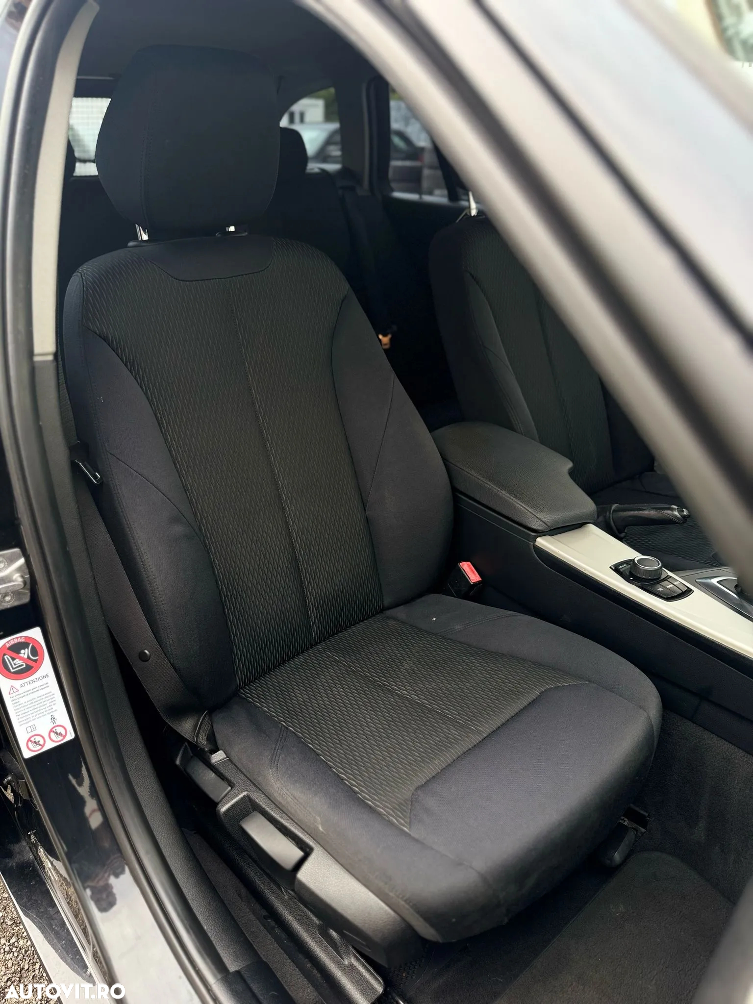 BMW Seria 3 318d Touring Aut. - 39