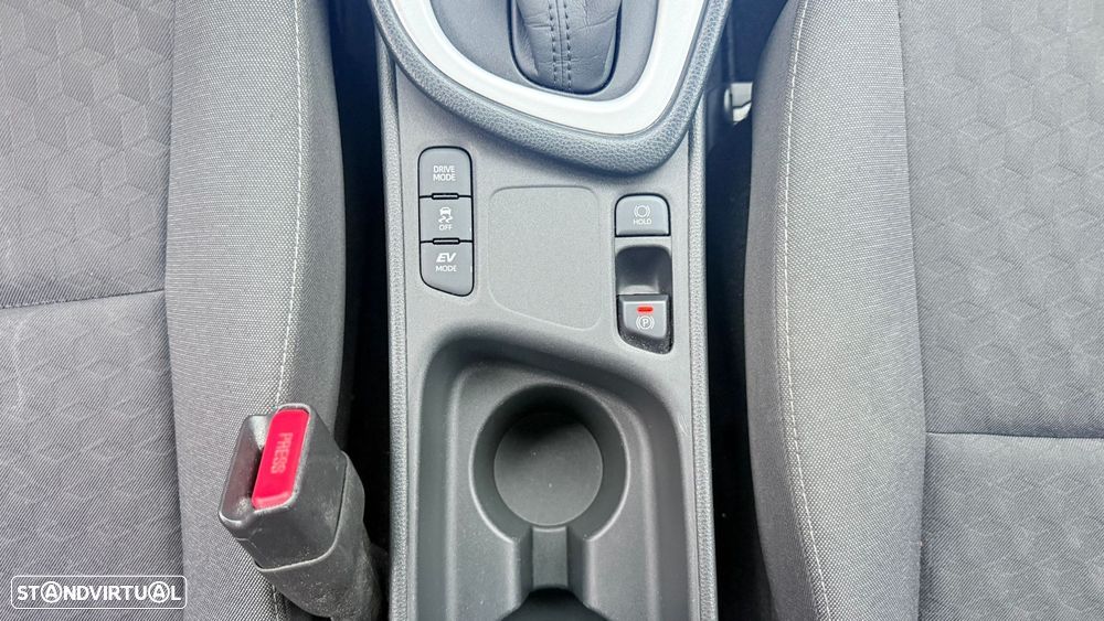 Toyota Yaris 1.5 HSD Comfort+P.Style - 18