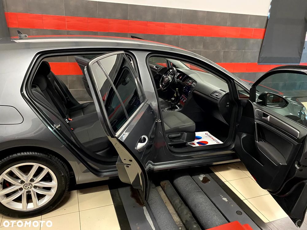 Volkswagen Golf 2.0 TDI SCR Highline - 20