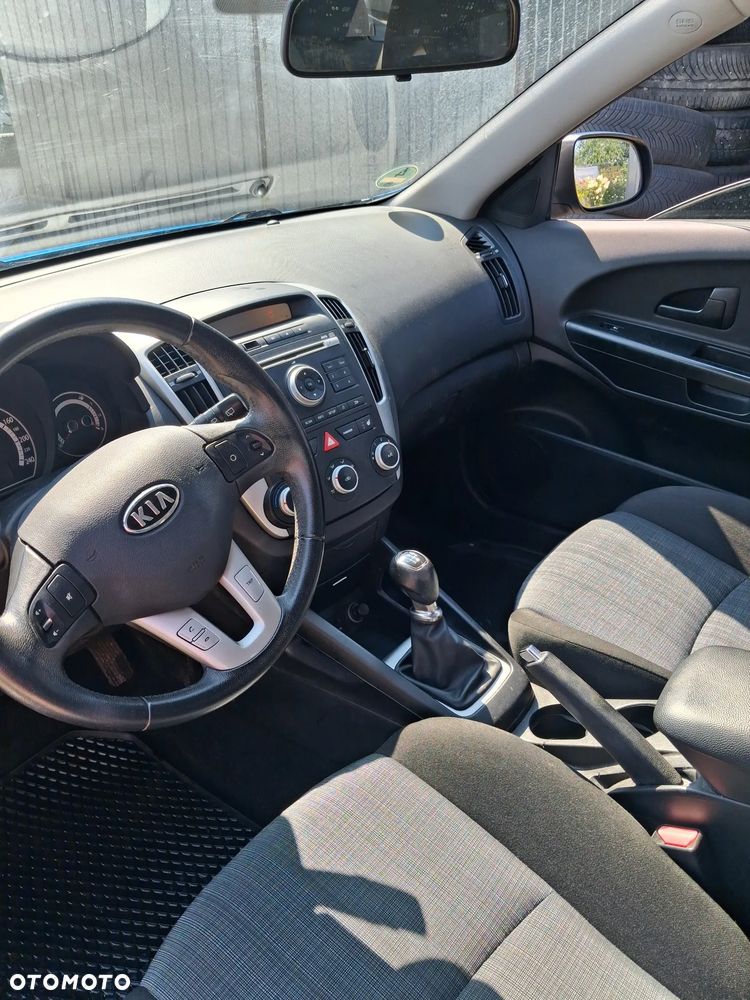 Kia Ceed - 12