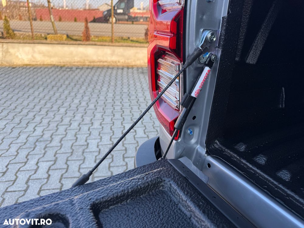 Toyota Hilux 4x4 Double Cab MHEV Autm. Invincible - 26