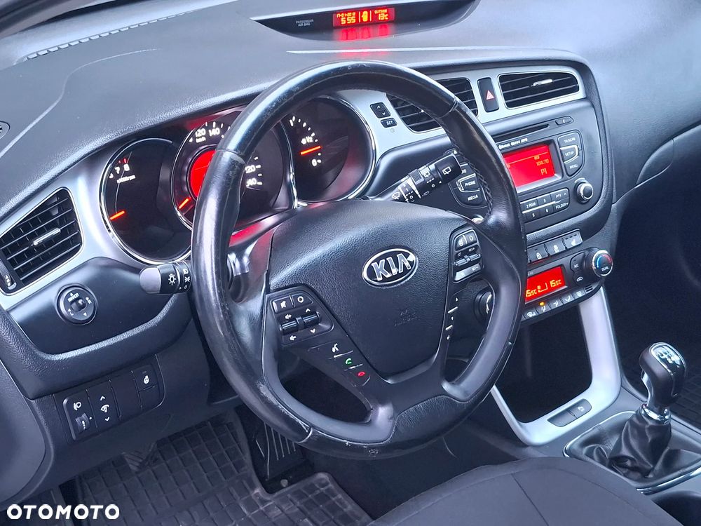Kia Ceed 1.4 CVVT Dream Team Edition - 23