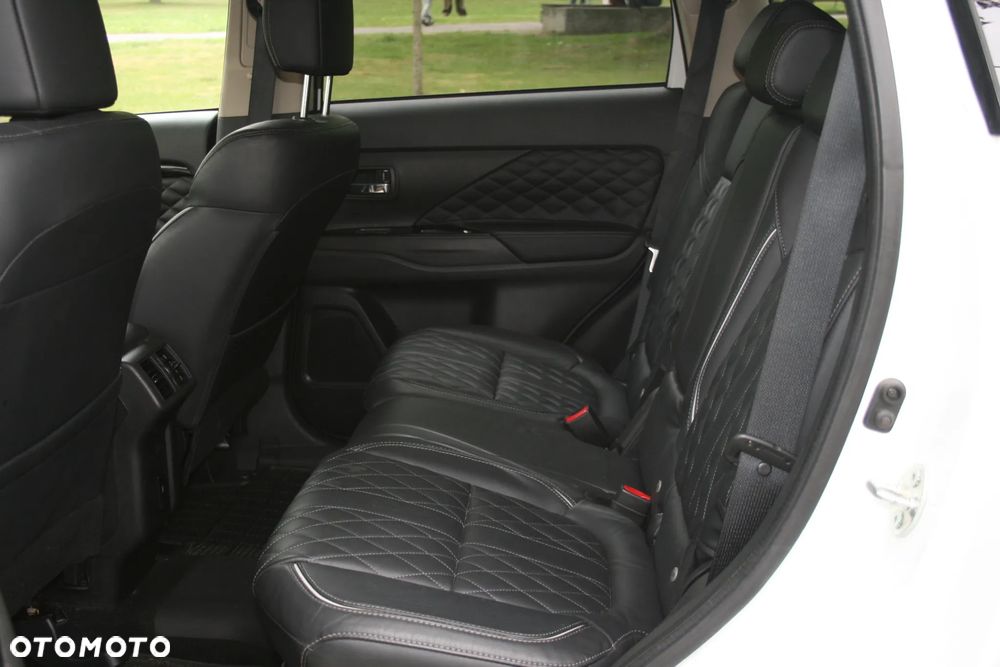 Mitsubishi Outlander - 21