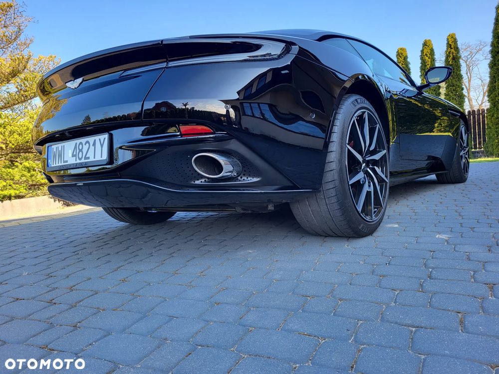 Aston Martin DB11 Launch Edition - 12