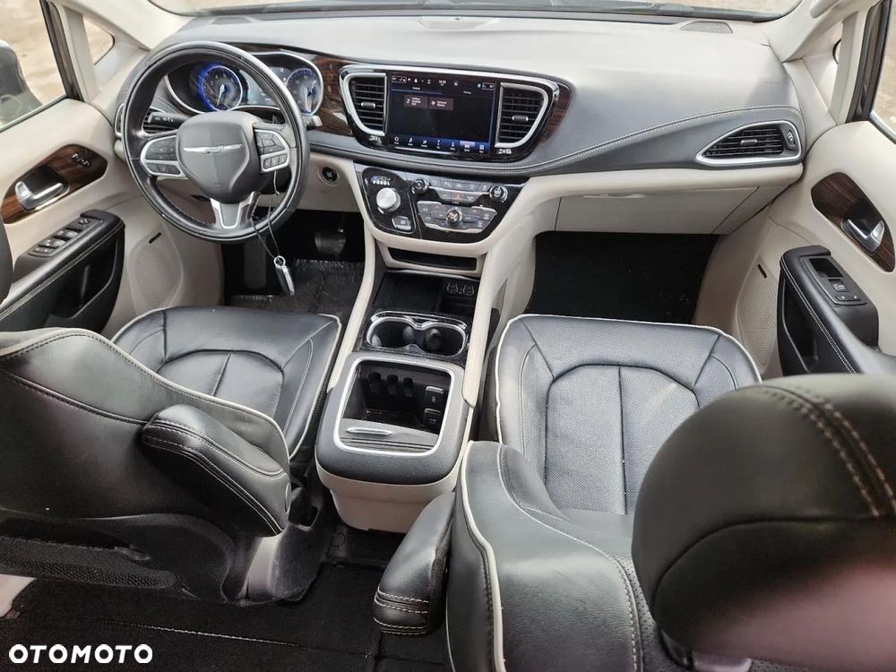 Chrysler Pacifica - 8