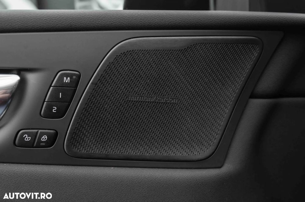 Volvo XC 60 T6 AWD Recharge Geartronic RDesign - 24