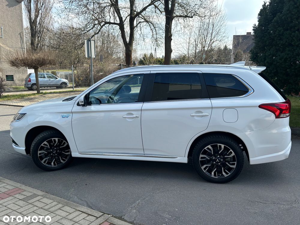 Mitsubishi Outlander 2.0 4WD Top - 19