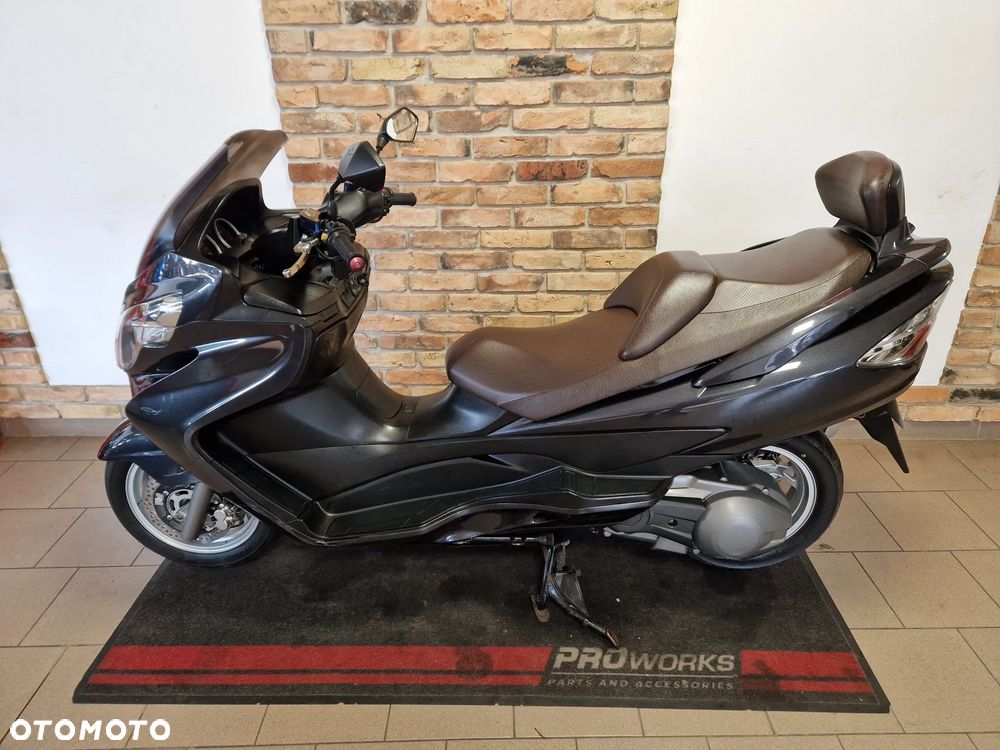 Suzuki Burgman - 7