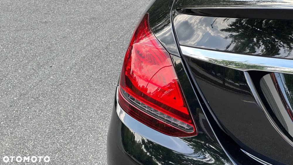 Mercedes-Benz Klasa C 300 9G-TRONIC AMG Line - 31