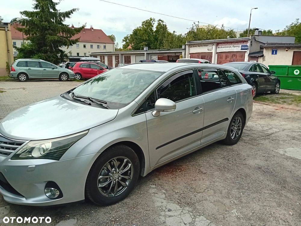 Toyota Avensis 1.8 Luna - 2