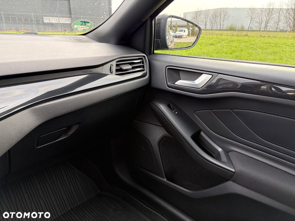 Ford Focus 1.0 EcoBoost Hybrid ST-LINE - 37
