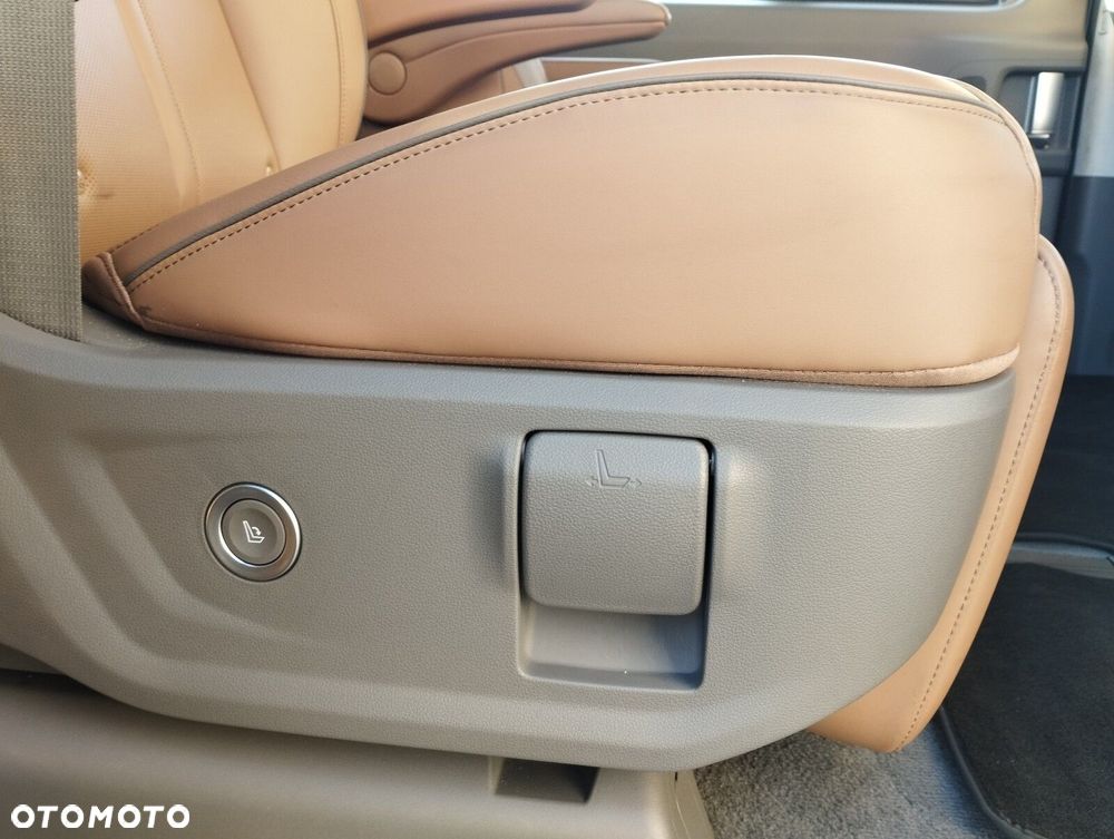 Hyundai Staria 1.6 T-GDI HEV Luxury - 36