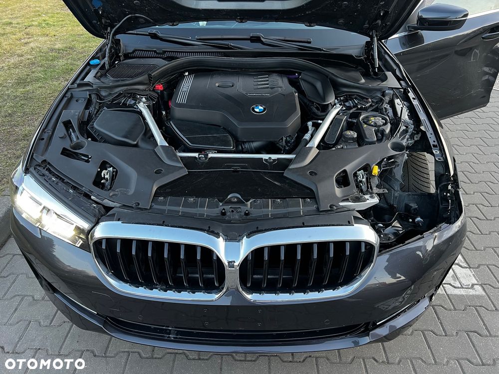 BMW Seria 5 530i xDrive - 23