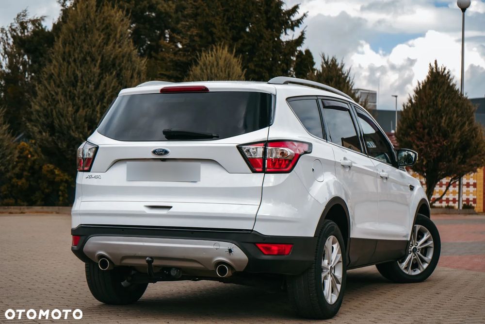 Ford Kuga 2.0 TDCi 2x4 Titanium - 14