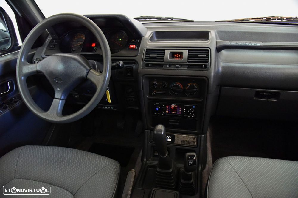 Mitsubishi Pajero - 13