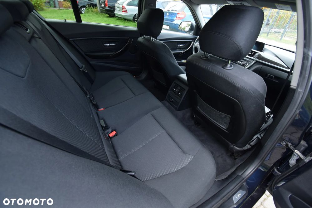 BMW Seria 3 - 38