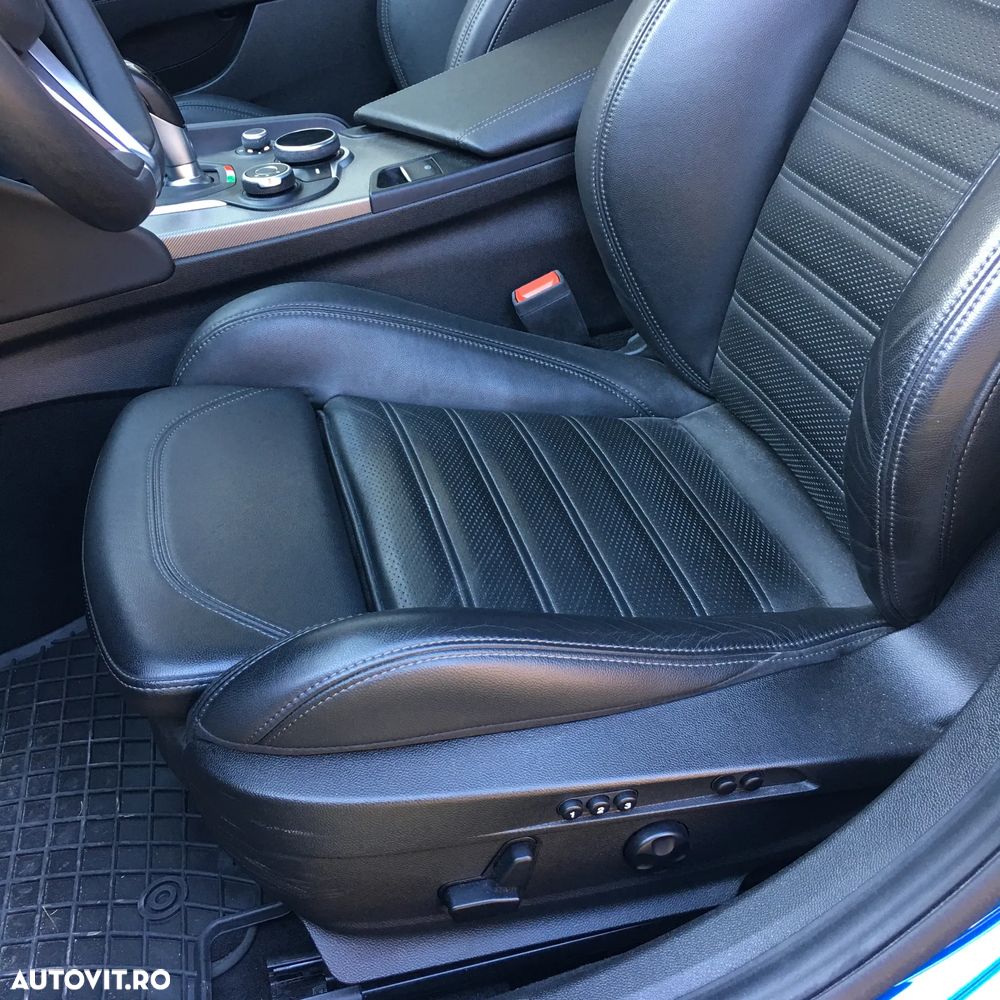 Alfa Romeo Giulia 2.0 Turbo 16V AT8 Veloce - 13