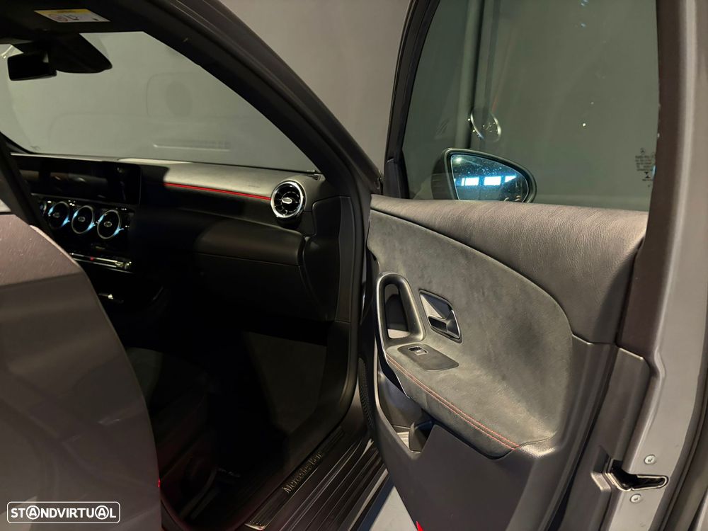 Mercedes-Benz A 250 Limousine e 8G-DCT AMG Line - 17