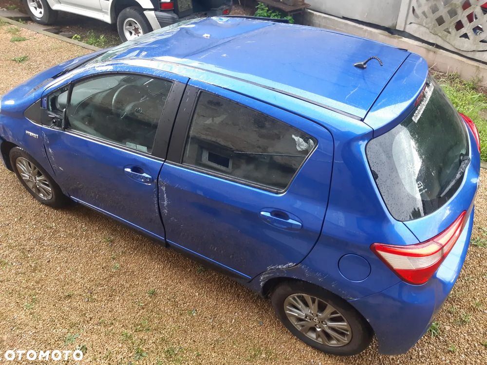 Toyota Yaris Hybrid 100 Premium - 3