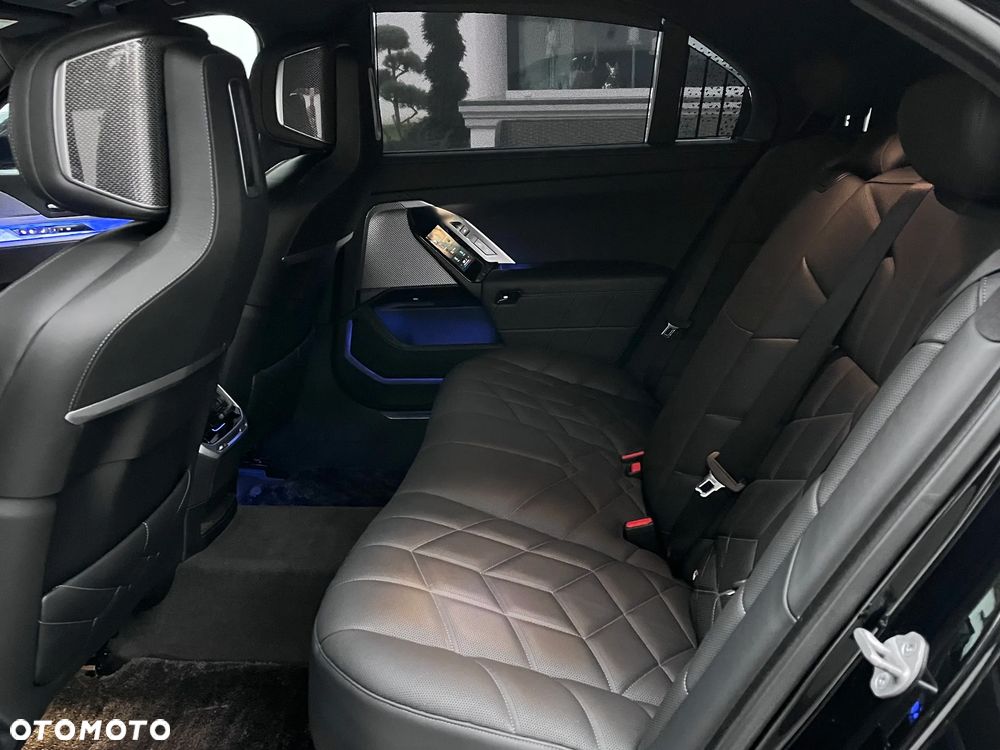 BMW Seria 7 740d xDrive mHEV sport - 16