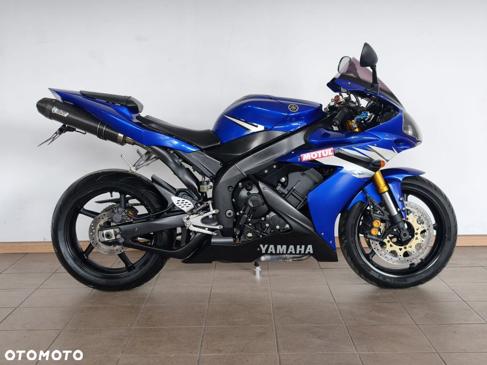 Yamaha R1 - 4