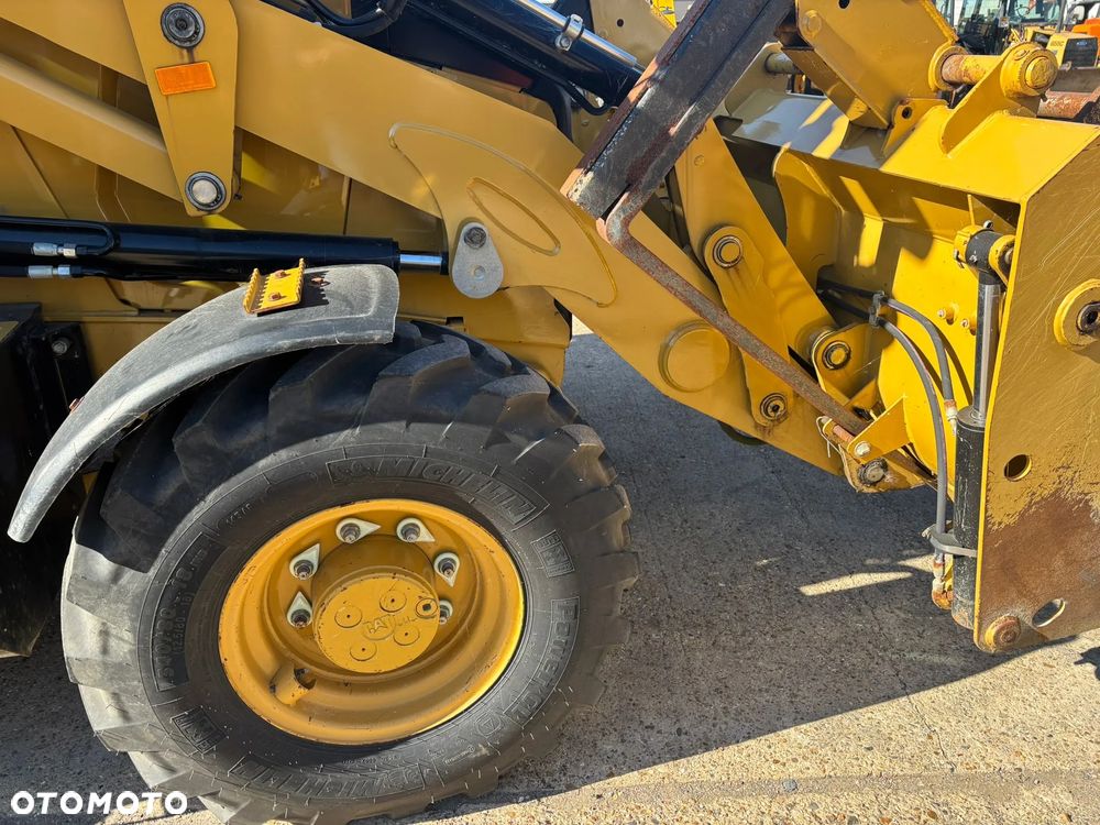 Caterpillar 432F - 12