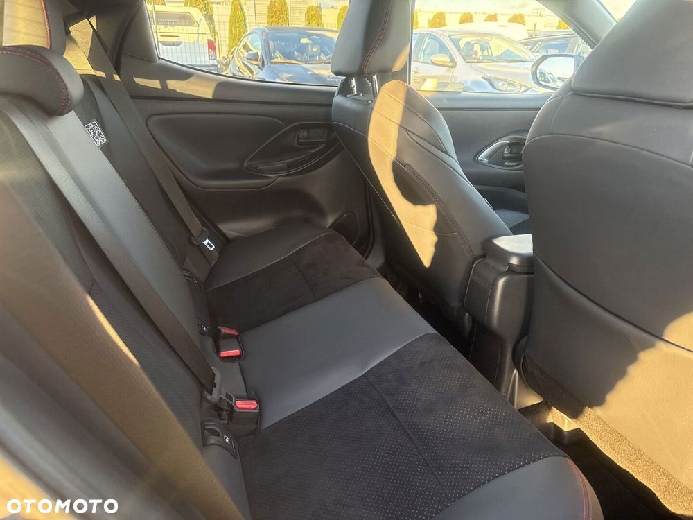 Toyota Yaris Hybrid 1.5 GR Sport - 12