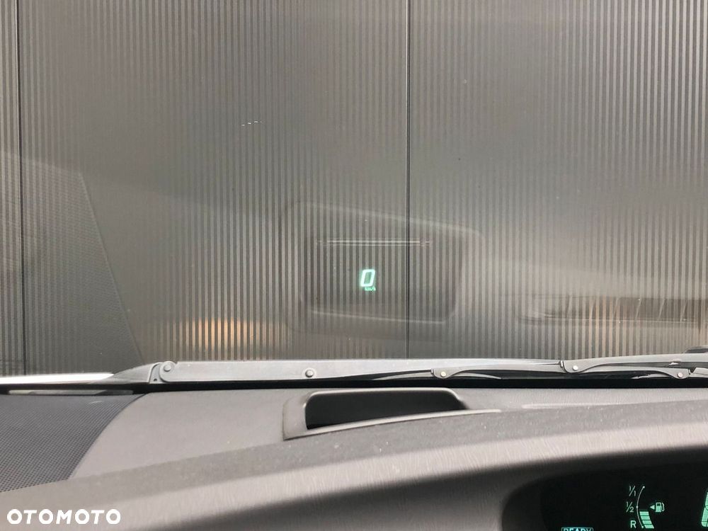 Toyota Prius 1.8 HSD Sol - 31