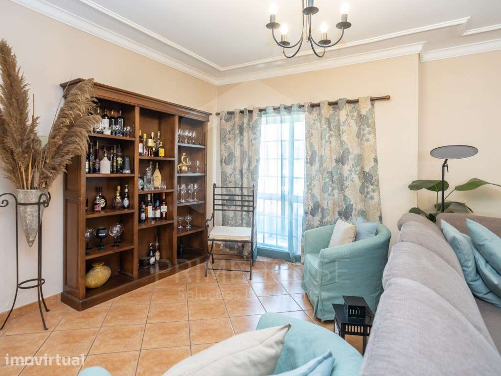 Moradia T4 |300 m² de área útil e garagem em Fernão Ferro - Grande imagem: 3/42