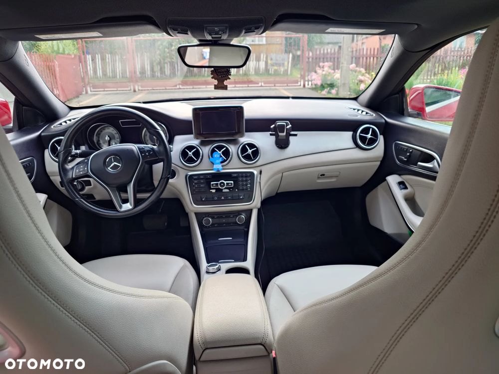Mercedes-Benz CLA 250 4Matic 7G-DCT - 18