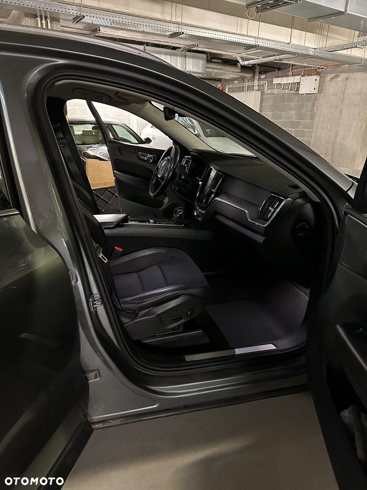 Volvo XC 60 D4 Momentum Pro - 18
