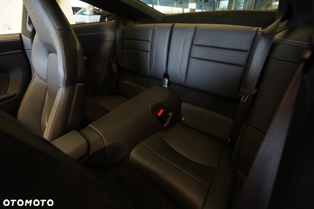 Porsche 911 Carrera 4 GTS - 11