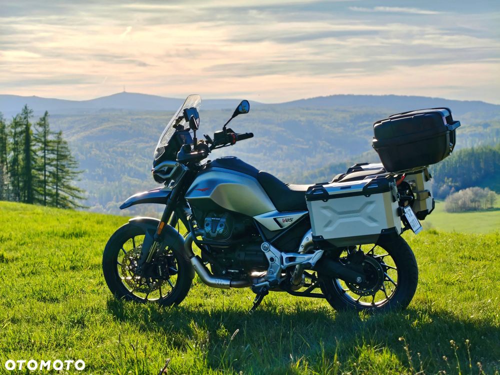 Moto Guzzi V85 - 12