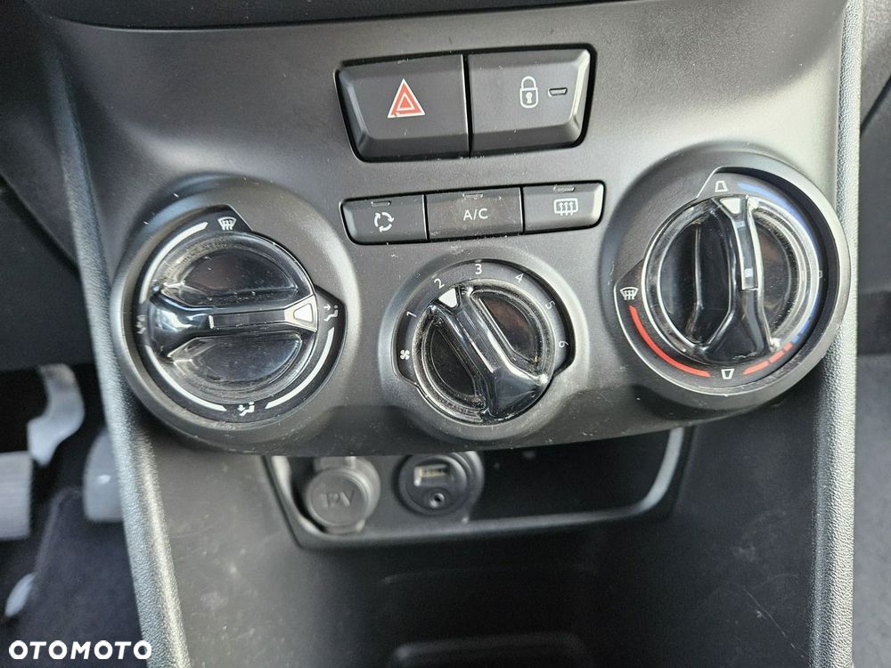 Peugeot 208 - 19