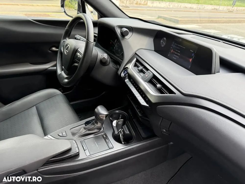 Lexus UX 250h FWD Executive - 2