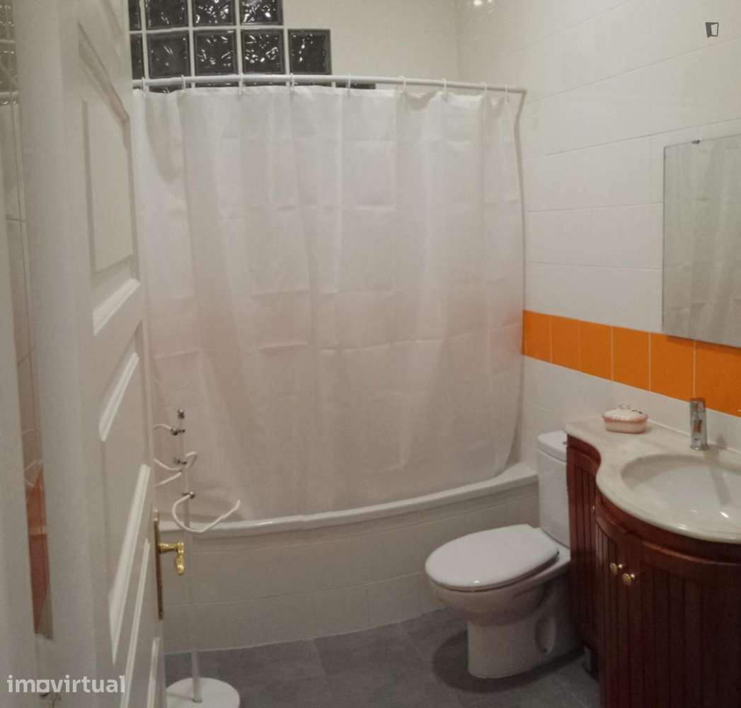 Quarto - localizado em Arroios Lisbon - Grande imagem: 3/8