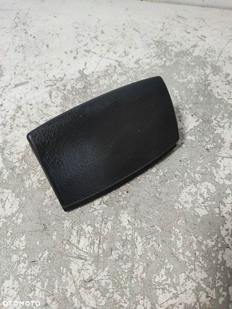 popielniczka schowek tył 8e 8e0857961d europa audi a4 b6 czarna - 1