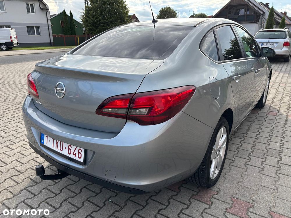 Opel Astra 1.6 Exklusiv - 4