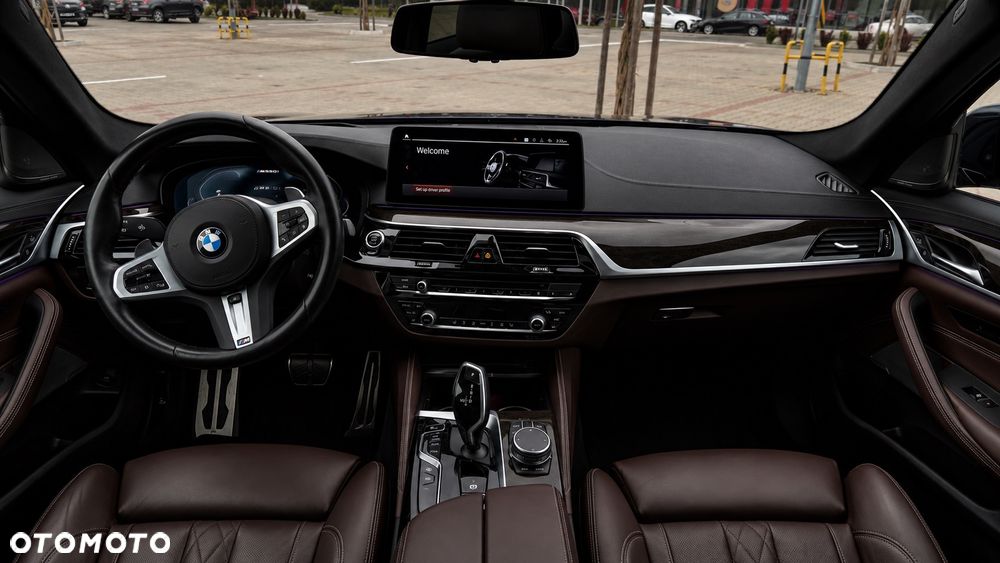 BMW Seria 5 M550i xDrive sport - 14