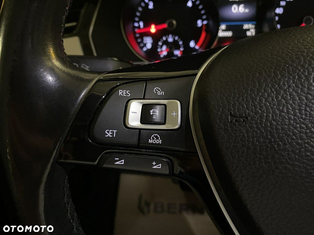 Volkswagen Passat - 18