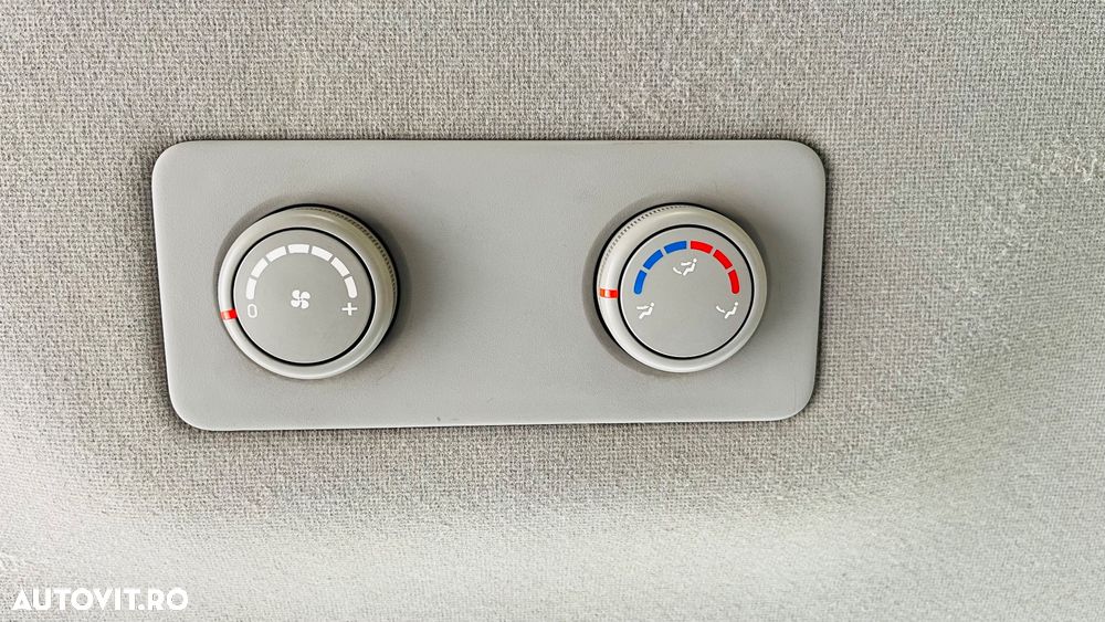 Hyundai H-1 2.5 CRDi Travel Premium - 16