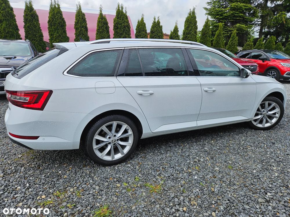 Skoda Superb 2.0 TDI DSG Premium Edition - 23
